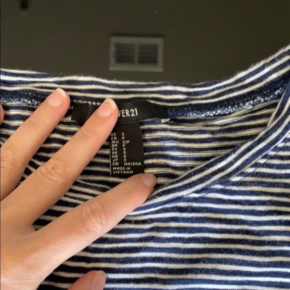 Blue and white striped cropped t shirt - Picture 2 of 3